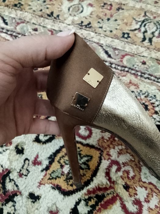 Продам туфли John Richmond