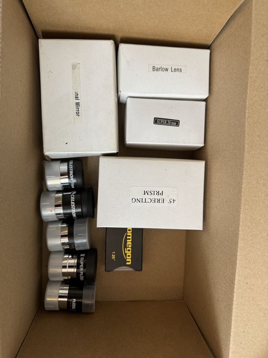 Telescop SkyWatcher 70/700 cu Montură Computerizată (GoTo) + Accesorii