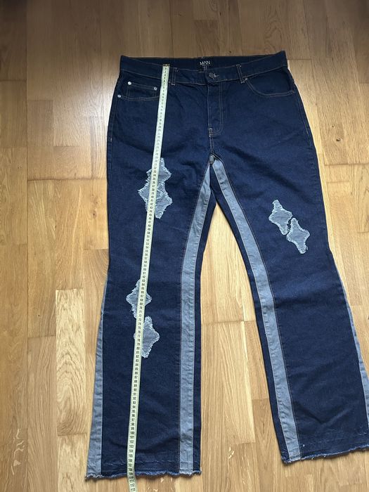 Blugi MAN cu design patchwork și tiv franjurat – stil urban original