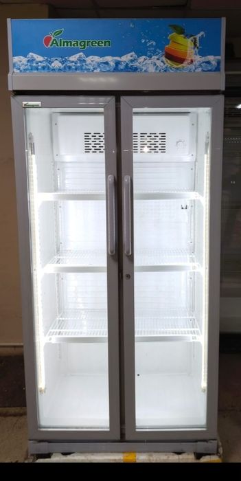 Продам  холодильник витрину.