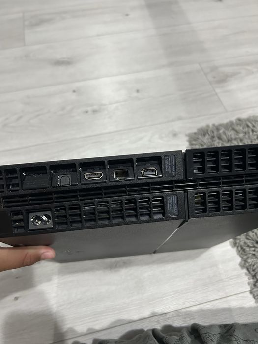 Vand ps 4 in stare inpecabila dau si schimb