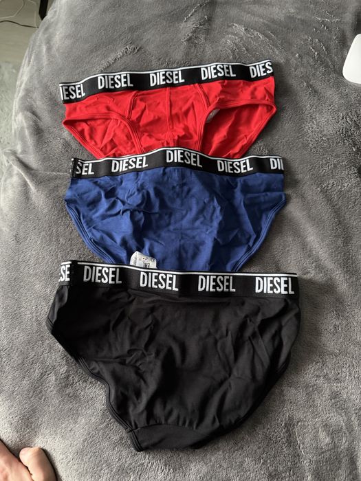Diesel set 3 chiloti bleumarin-negru-rosu marimea M noi originali
