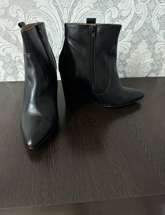 Продам ботильоны кожа