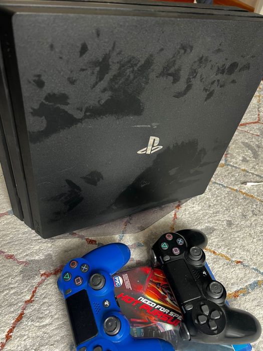 PS4 Pro 1TB + 2 джойстика