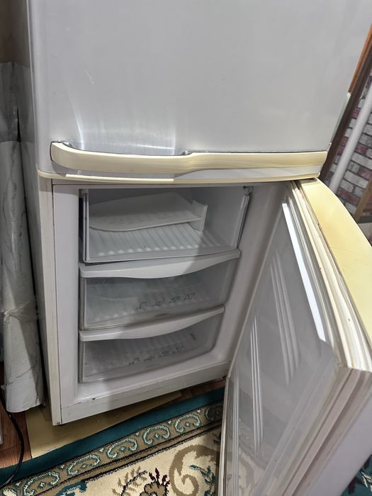 Продам холодильник Samsung