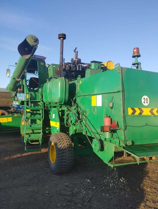 Продам комбайн ниву эффект.