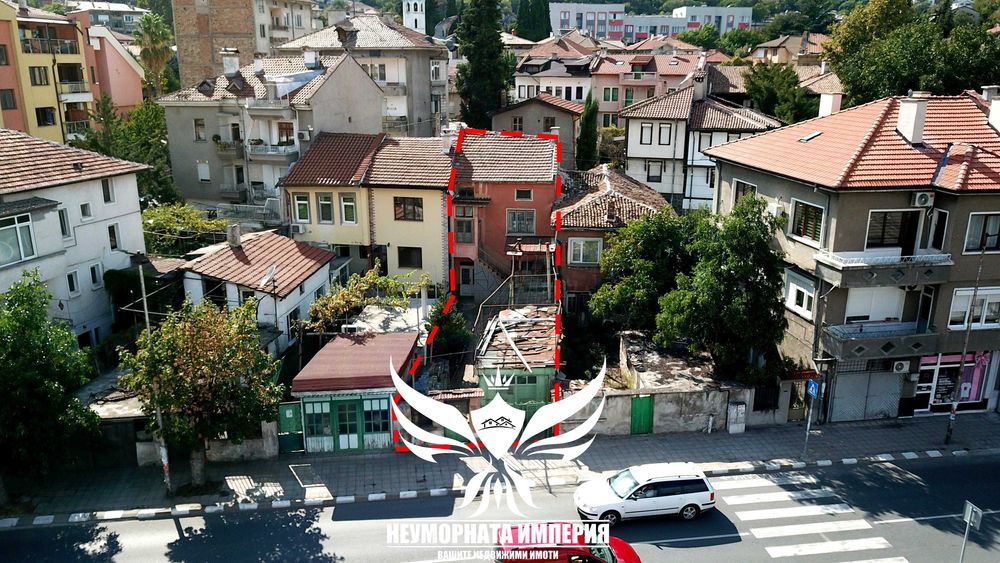 Продавам двуетажна къща 146РЗП и малък двор с площ от 173кв.м. в град Асеновград широк център