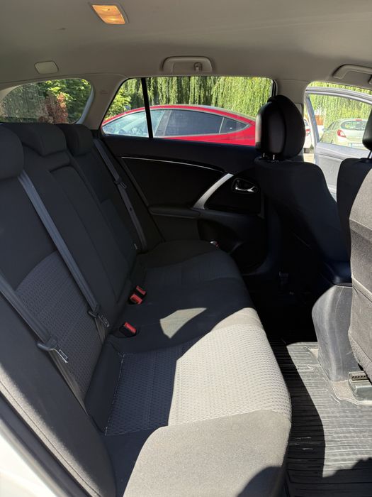 Toyota avensis 2013