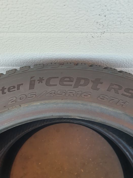 Зимни гуми 2 броя HANKOOK Winter Icept RS2 205 45 R16 дот 2816