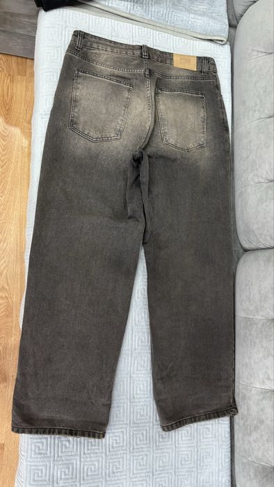 Джинсы серые стильные