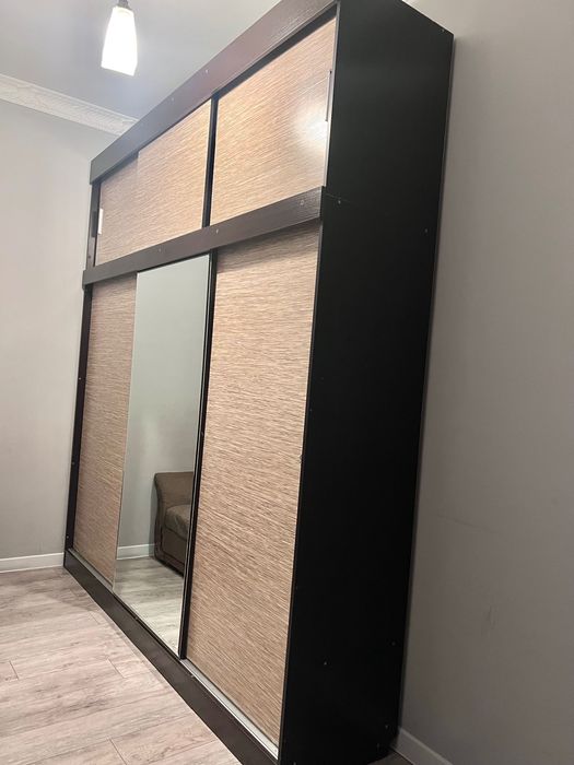 Шкаф шифоньер большой