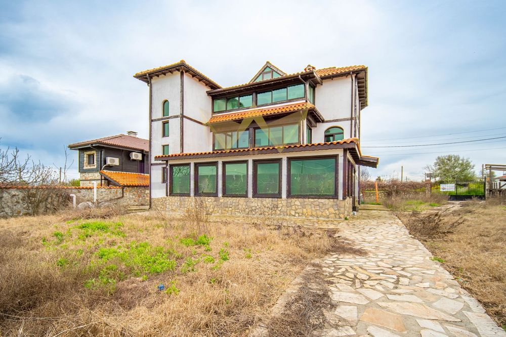 Къща в Добрич, област-с.Тюленово площ 328 цена 199000