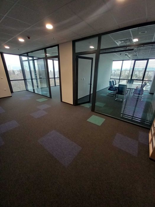 Дава се под наем Офис в Бургас, Славейков - 1200 кв.м за 12500 € - Снимка #2