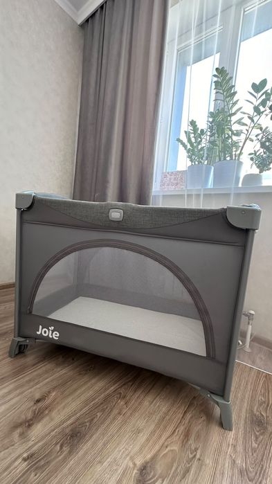 Продам манеж Joie