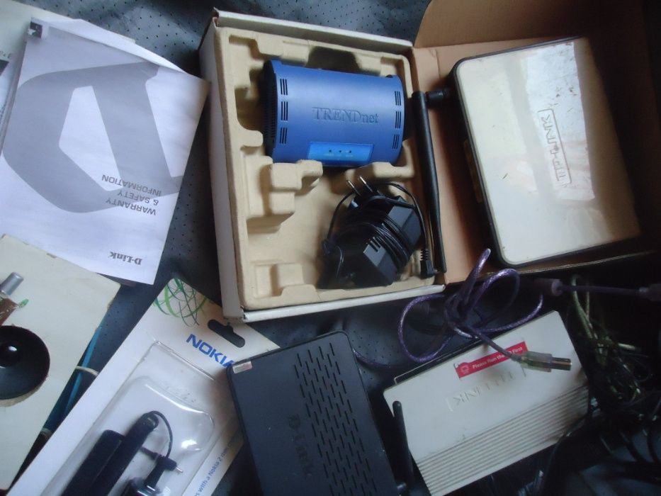 Набор зарядок от различной техники ноутбуки и телефоны и интернет