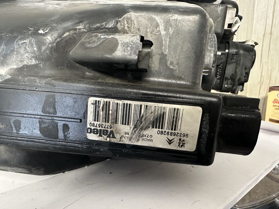 Десен фар за Пежо 206