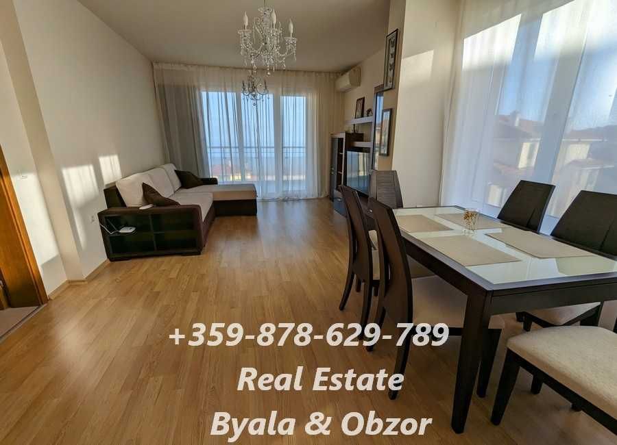 Просторен двустаен апартамент с морска гледка на първа линия в гр.Бяла