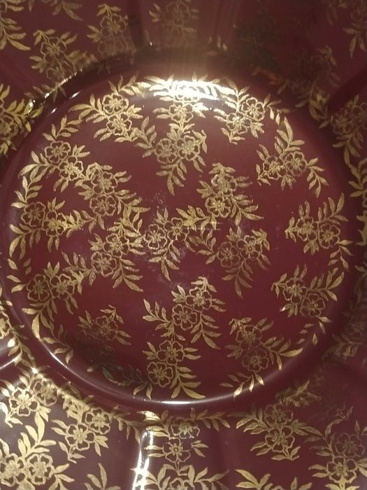 "Royal Stuart" две декоративни чинии със златна "шинуазри" декорация.