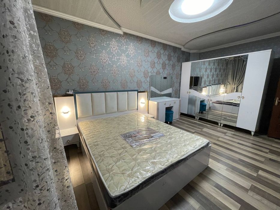 Luks barcha jixozlari bilan 3 xona sotiladi oybek vika oldida