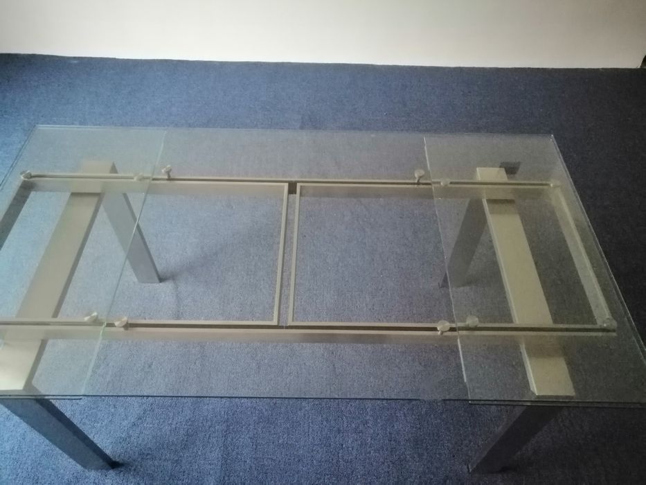 Vând masa de sticla extensibila