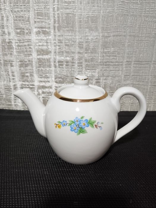 Чайники винтажные. Цены в описании.