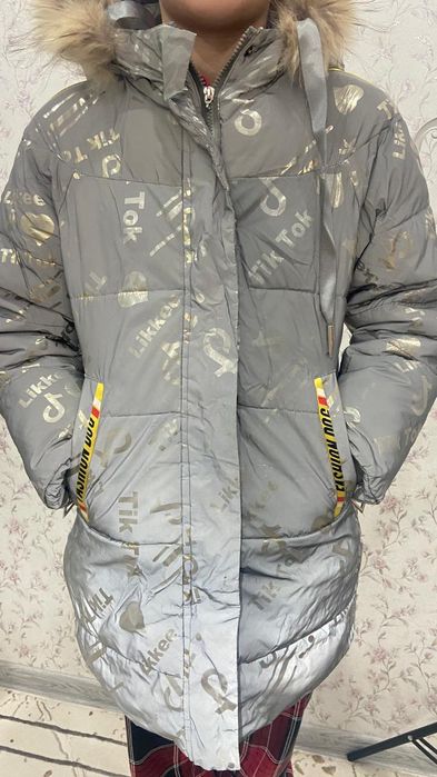 Продам зимние куртки для девочек