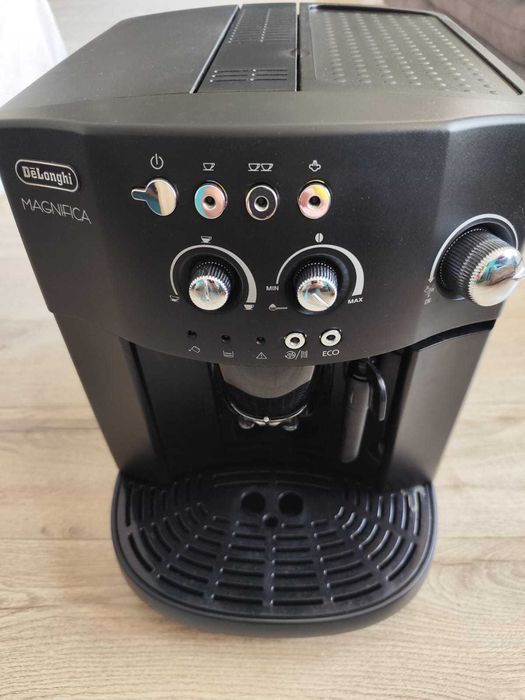 Espressor automat De'Longhi Caffe Magnifica ESAM4000-B, 1450W, 15 bar, 1.8 l, Negru