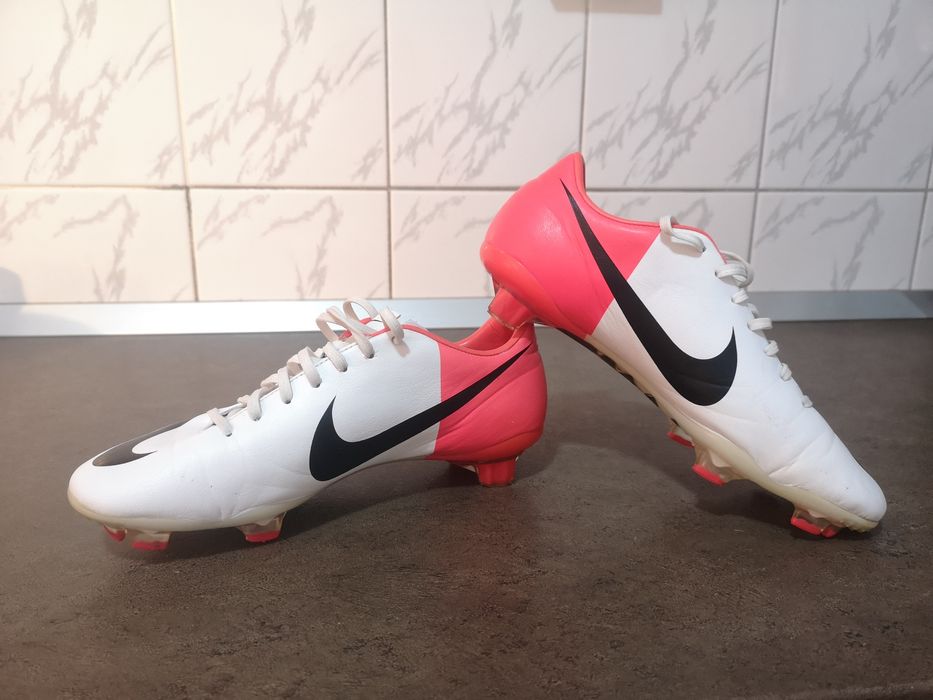 Vând ghete de fotbal Nike Mercurial
