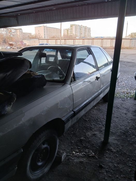 Ауди 100 ,Седан,