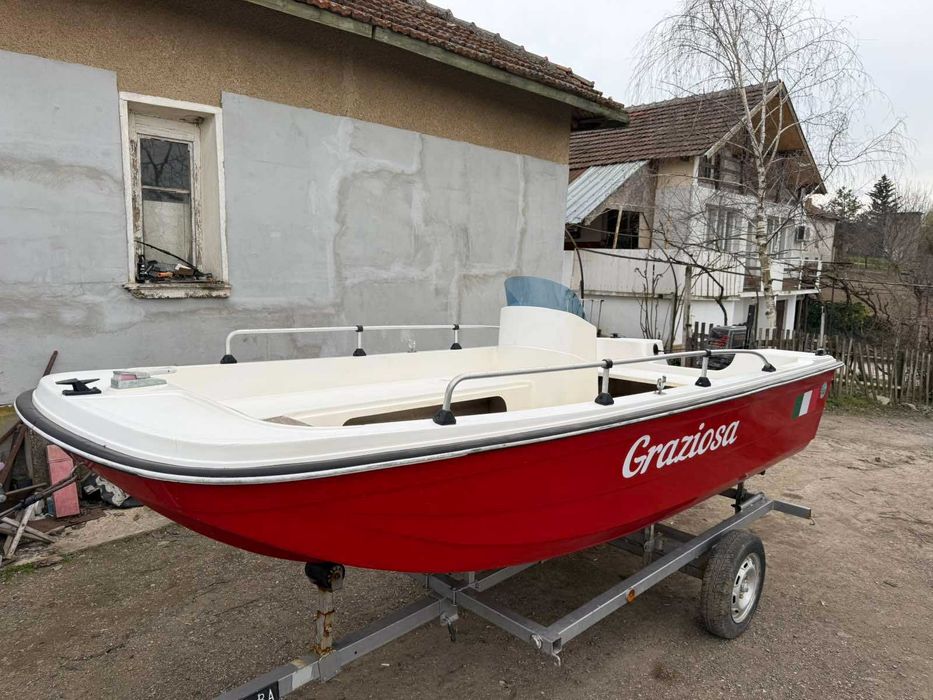 Продавам мотрона лодка