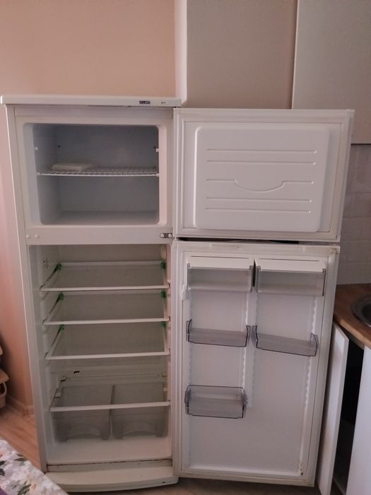 Продаётся 2х камерный холодильник