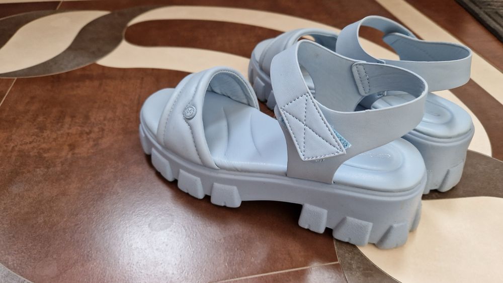 Дамски сандали, леки и удобни, обувани веднъж за повод