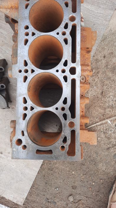 Блок цилиндров на Рено Логан