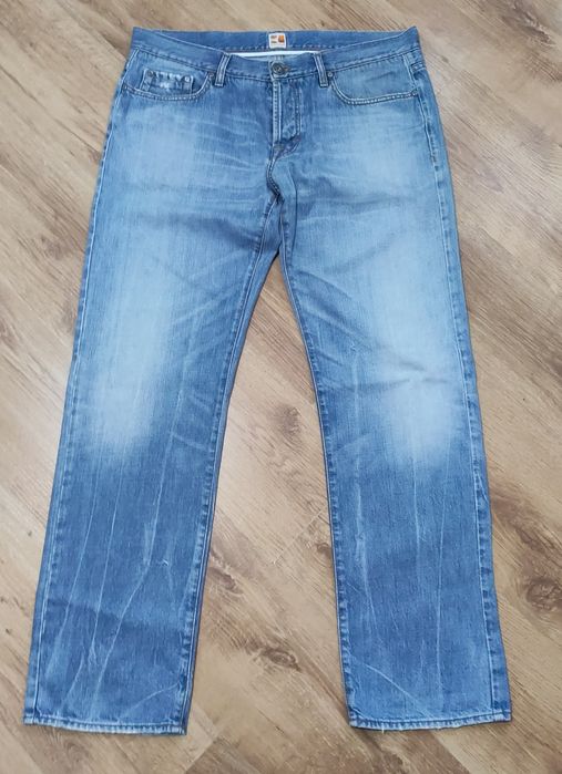 Blugi Hugo Boss mărimea 36x32 drepți