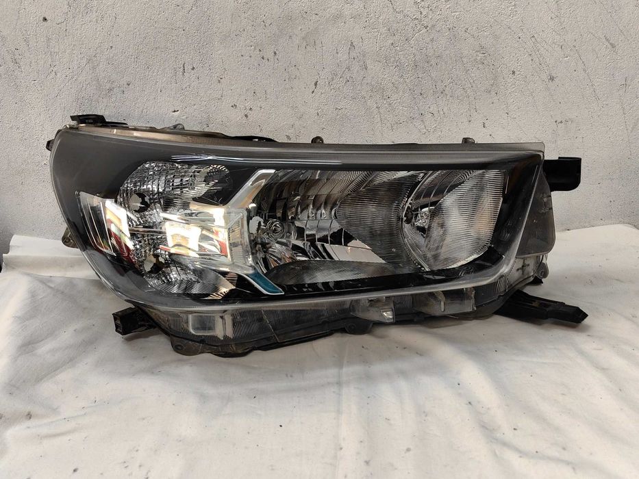 Оригинален фар Тойота  Toyota Hilux 2018