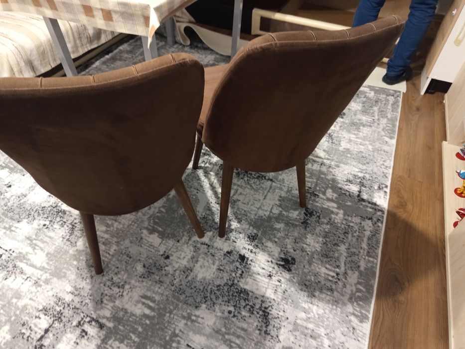 Столове кафяв цвят