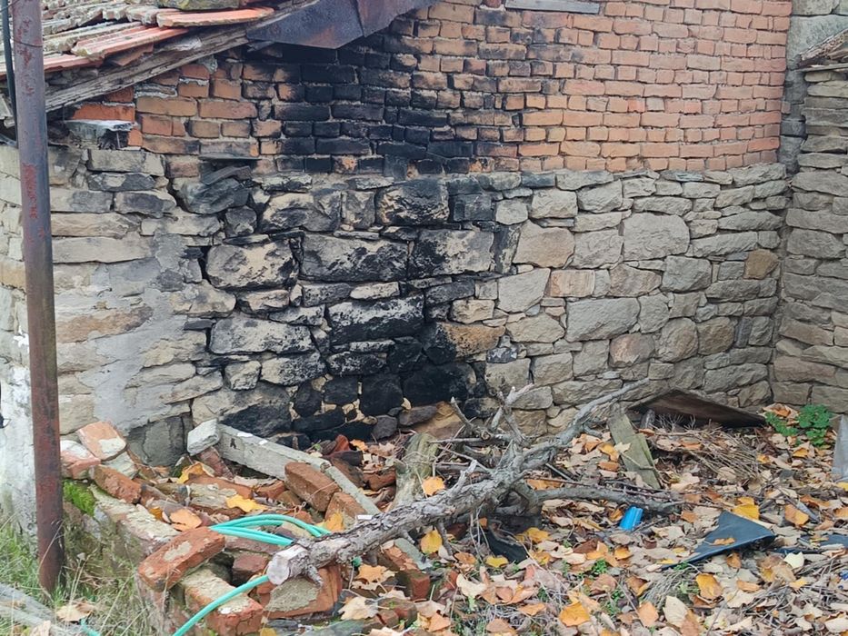 Продавам дялан камък 30/40 кубика на цена  300лв.