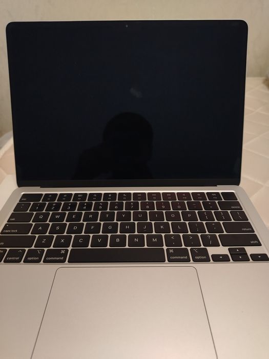 MacBook M3 air. 16/256 GB.