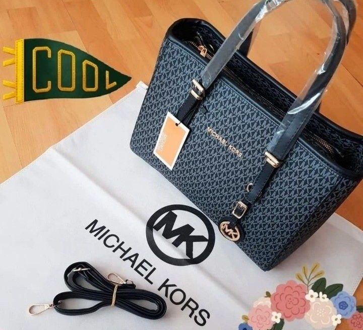 Geanta dama Michael Kors classic, super model, super pret/saculet incl