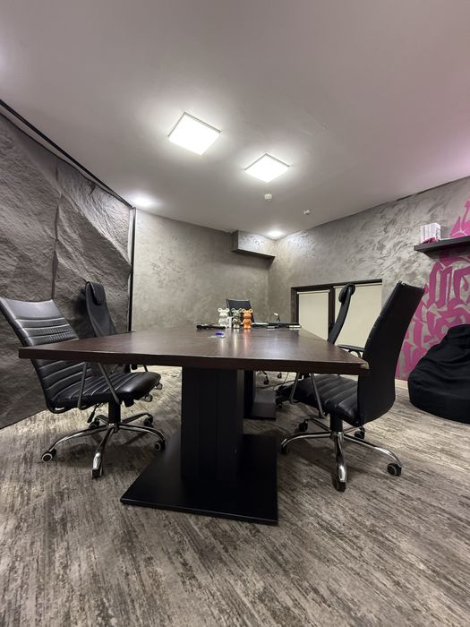 Столы переговорные, офисные стулья, доска, столы для отдела продаж