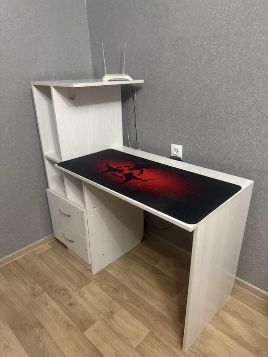 Продам качественный компьютерный стол