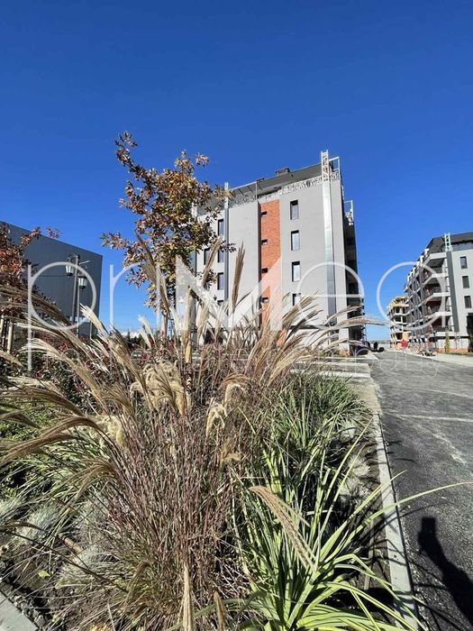 Продава се Тристаен апартамент в Бургас, Славейков - 139 кв.м за 1180 €/кв.м - Снимка #2