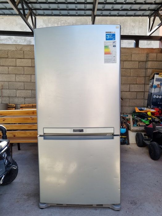 Холодильник Samsung