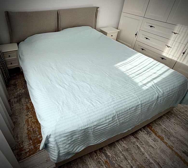 Vand pat matrimonial in perfecta stare ,dimensini 160x200