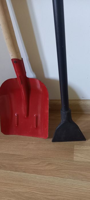Продам лопату и лом.