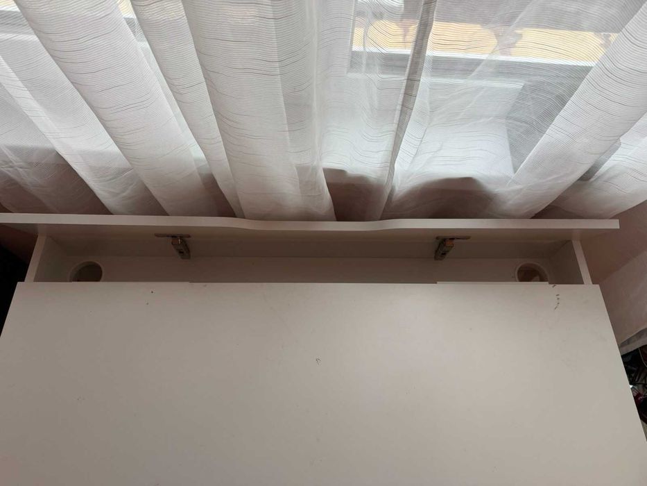 Модерно бяло офис бюро