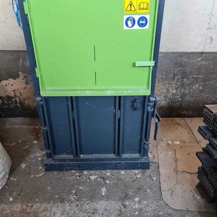 Presa de balotat carton, folie, pet-uri, textile etc