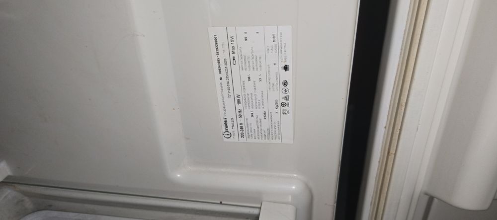 Продам холодильник indezit t14R 024