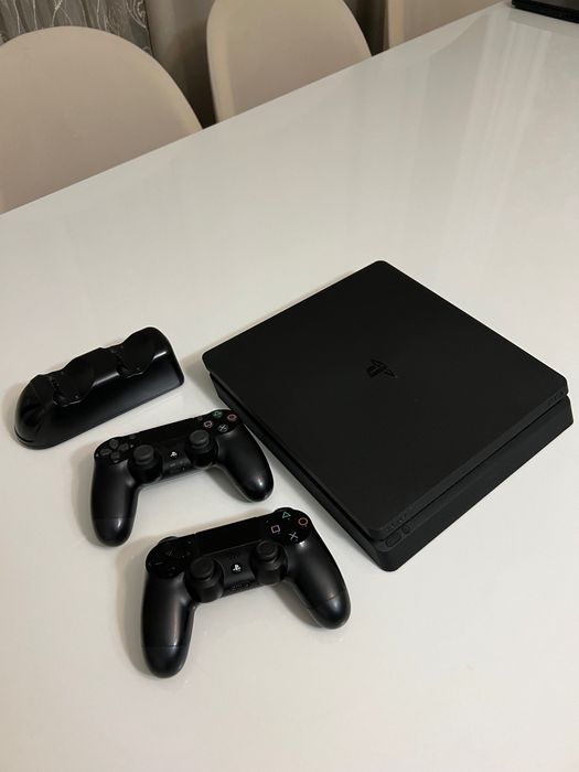 Playstation 4 13.04 versiya slim 500gb в хорошем состояние продается