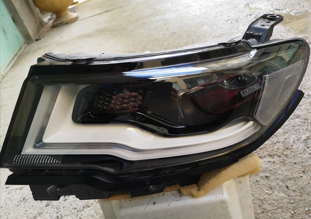 Оригинален фар  Jeep Compass Led